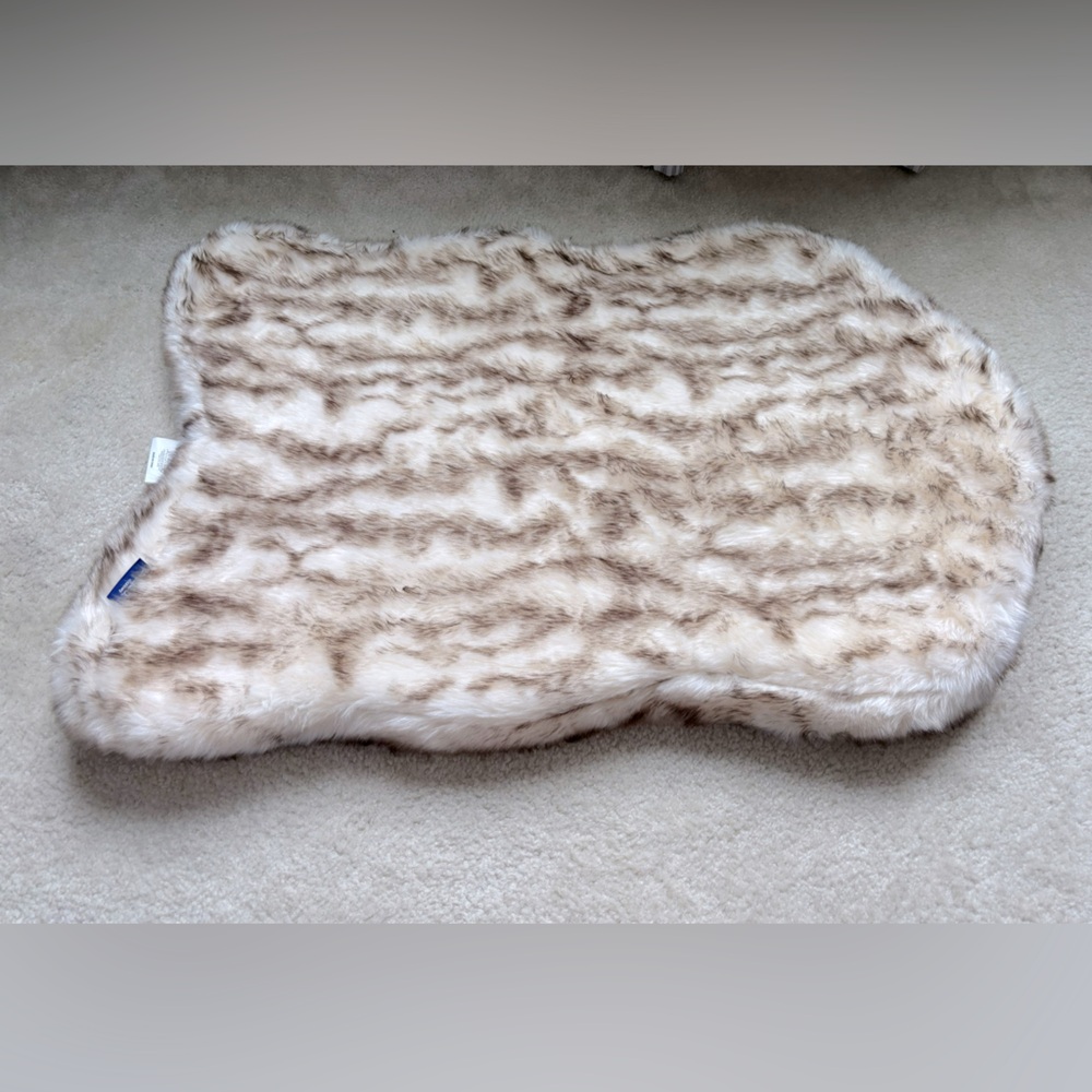Dog bed/ mat. Orthopedic faux fur dog bed for small to medium size dogs